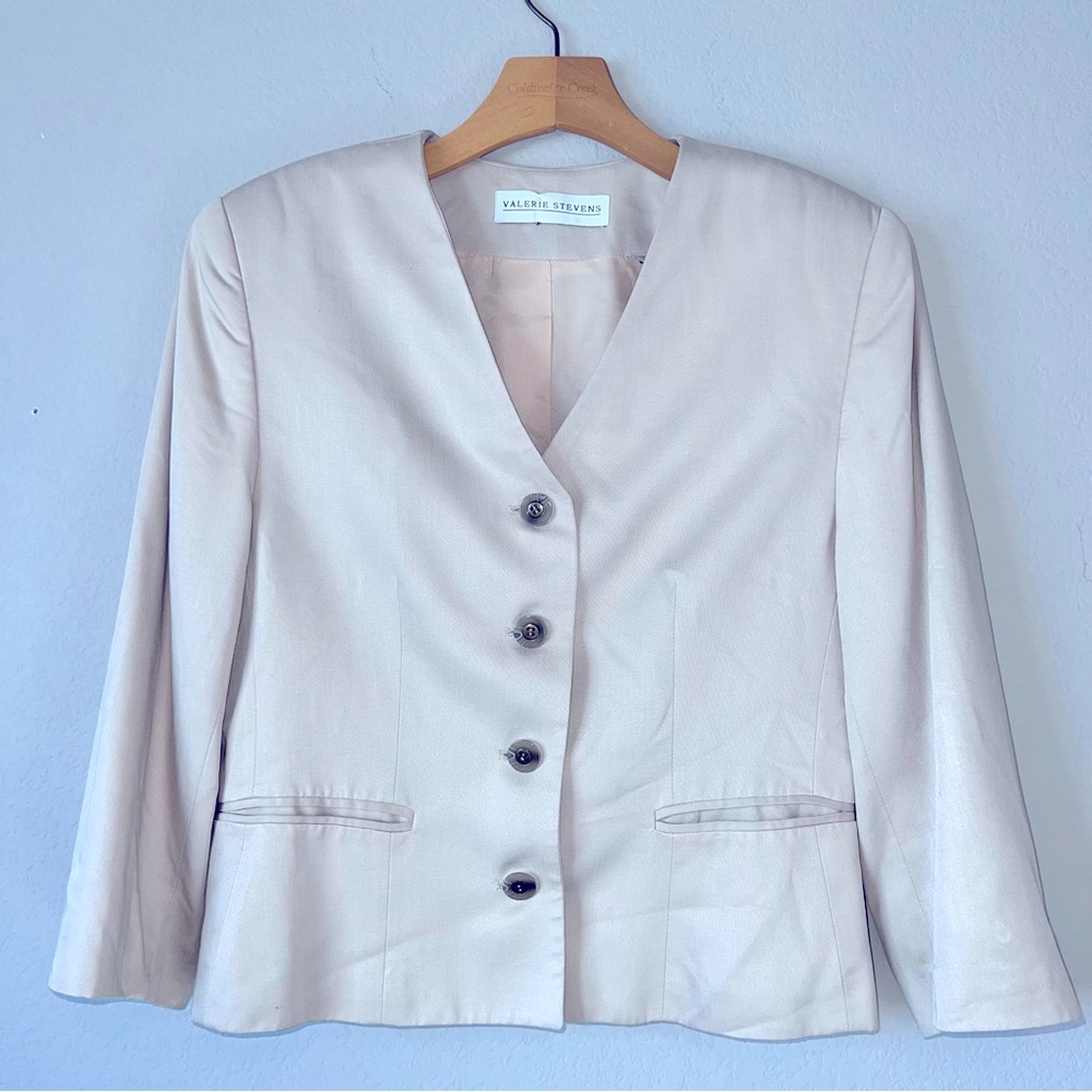 Vintage. Valerie Stevens. The suit consists of a jacket and a skirt. Size 10